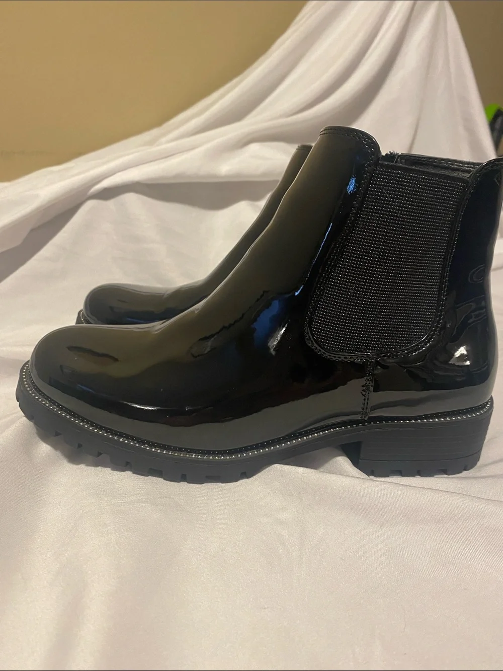 MIA glossy patent